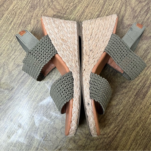 Tommy Bahama Sakura Back Strap Sage Green Wedge Sandals Size 7.5 - Picture 15 of 15